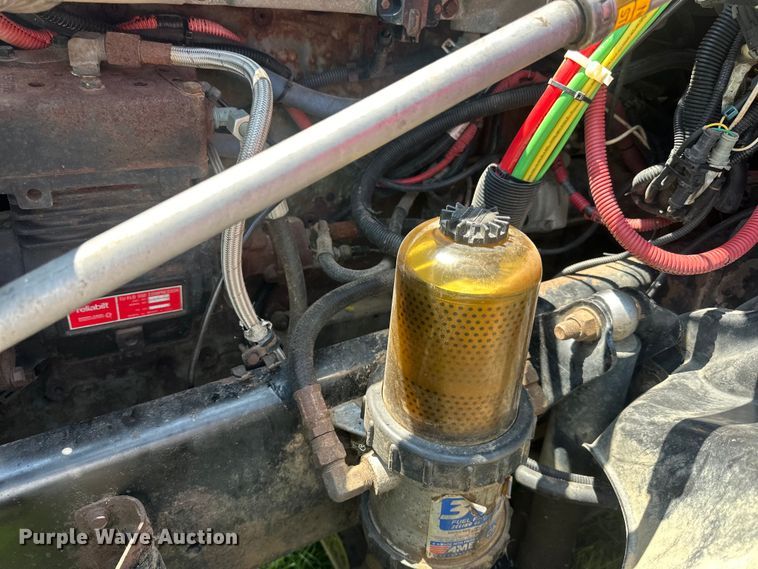 image for item DP8433 2003 Freightliner  Columbia  semi truck