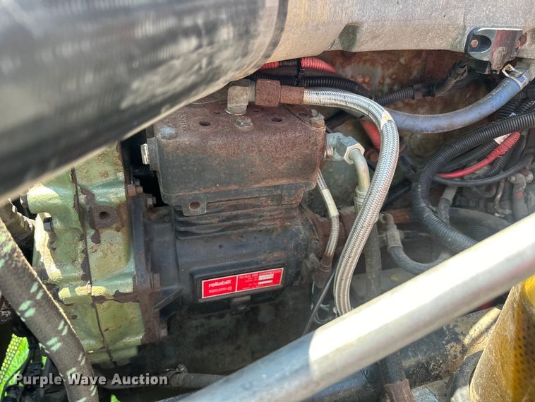 image for item DP8433 2003 Freightliner  Columbia  semi truck