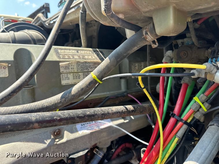 image for item DP8433 2003 Freightliner  Columbia  semi truck