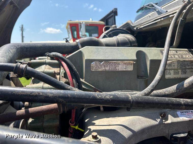 image for item DP8433 2003 Freightliner  Columbia  semi truck