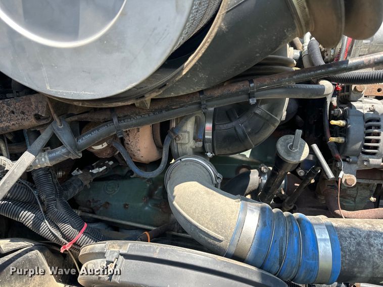 image for item DP8433 2003 Freightliner  Columbia  semi truck