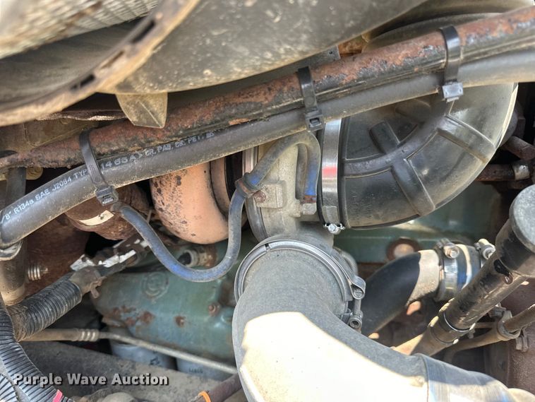 image for item DP8433 2003 Freightliner  Columbia  semi truck