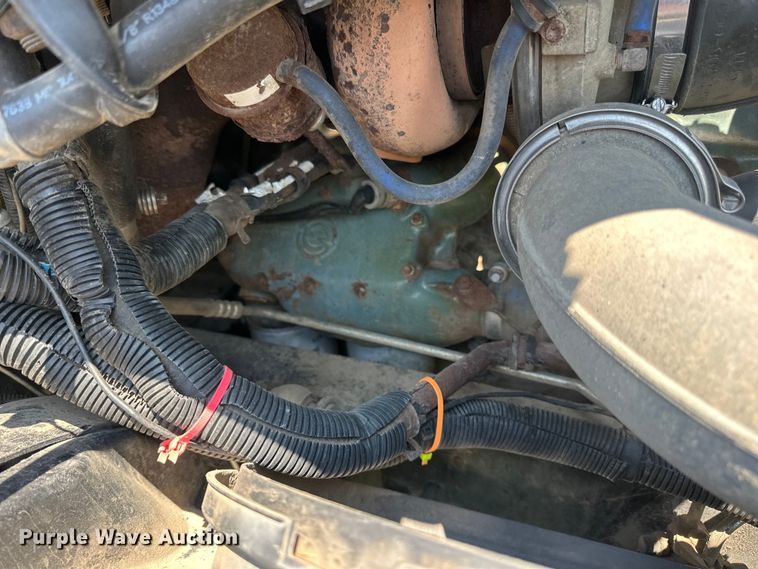 image for item DP8433 2003 Freightliner  Columbia  semi truck