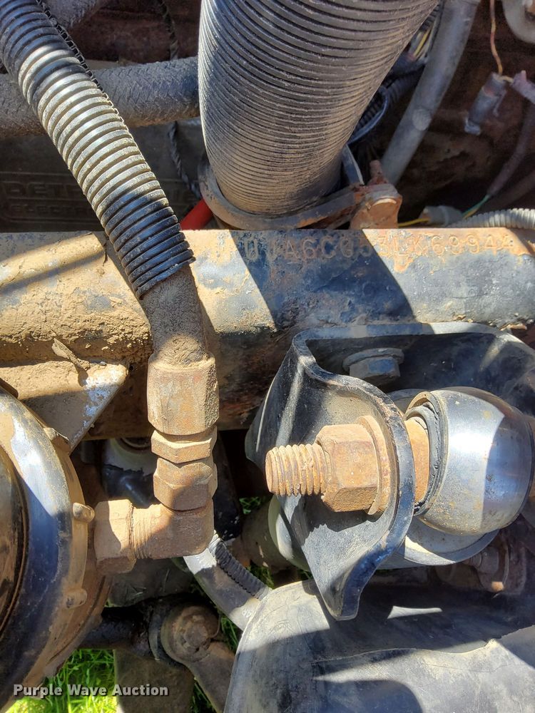 image for item DP8433 2003 Freightliner  Columbia  semi truck