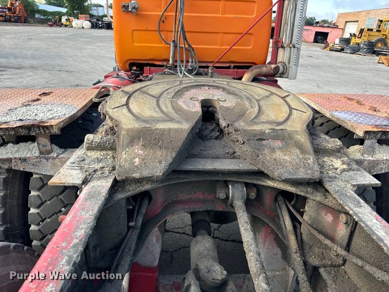 image for item DV5791 2001 Mack  RD690S semi truck