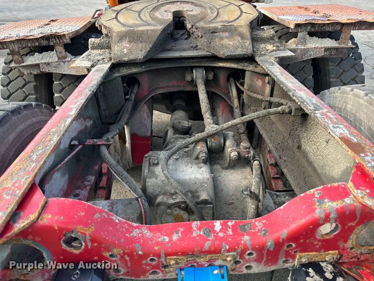 image for item DV5791 2001 Mack  RD690S semi truck