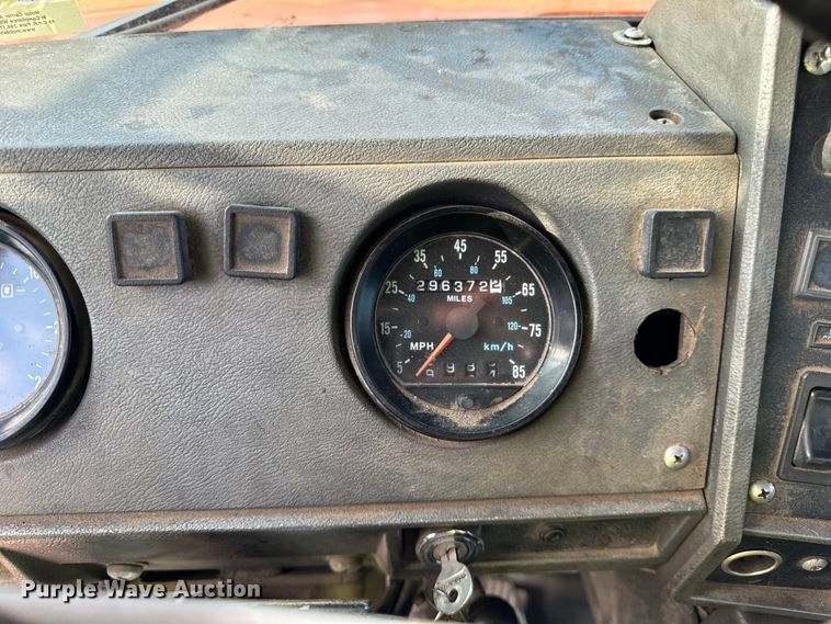 image for item DV5791 2001 Mack  RD690S semi truck