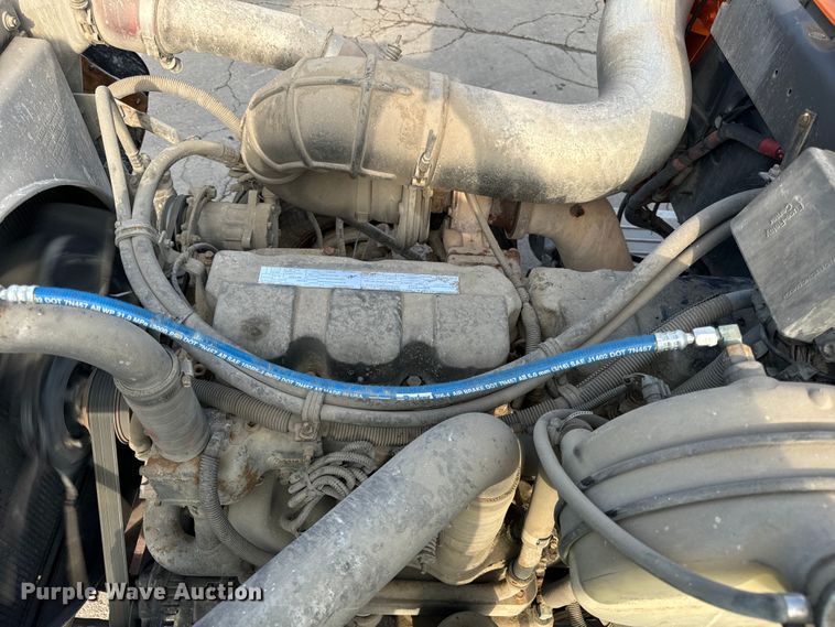 image for item DV5791 2001 Mack  RD690S semi truck