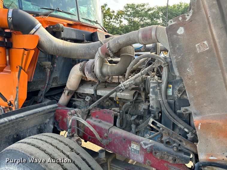 image for item DV5791 2001 Mack  RD690S semi truck