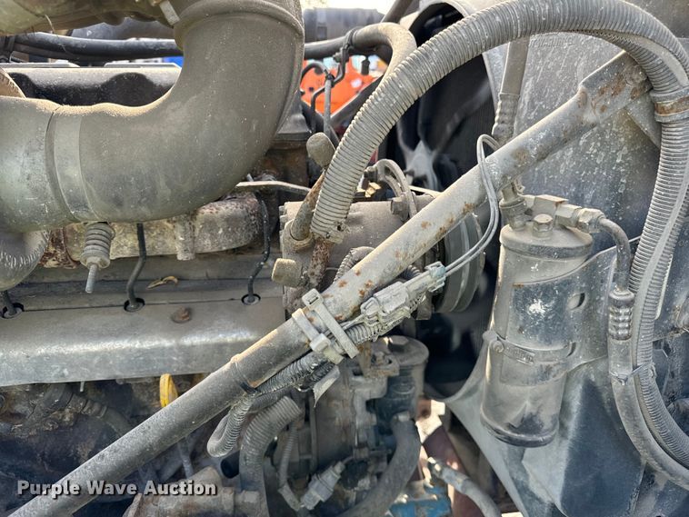 image for item DV5791 2001 Mack  RD690S semi truck