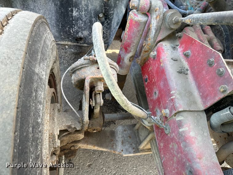 image for item DV5791 2001 Mack  RD690S semi truck