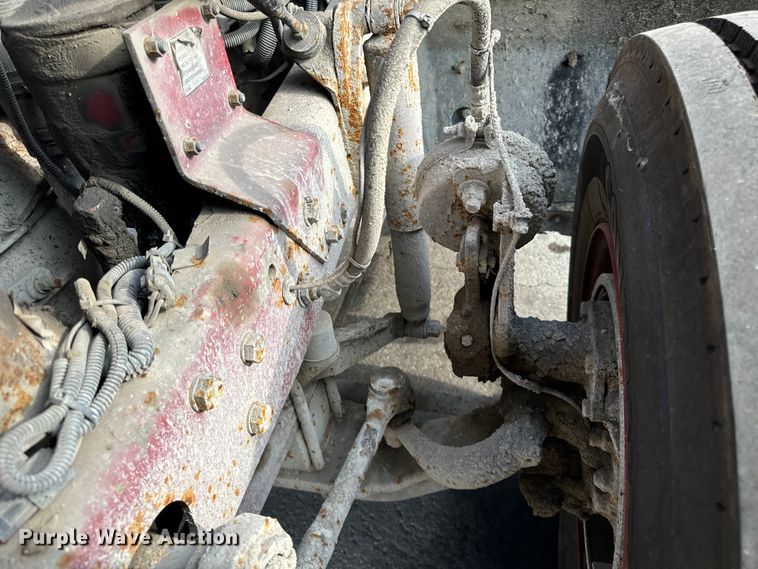 image for item DV5791 2001 Mack  RD690S semi truck