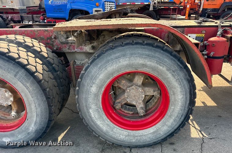 image for item DV5791 2001 Mack  RD690S semi truck