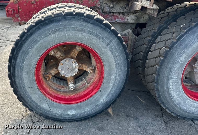 image for item DV5791 2001 Mack  RD690S semi truck