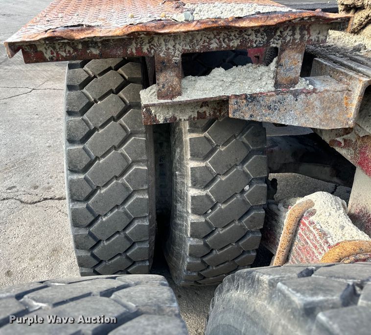 image for item DV5791 2001 Mack  RD690S semi truck