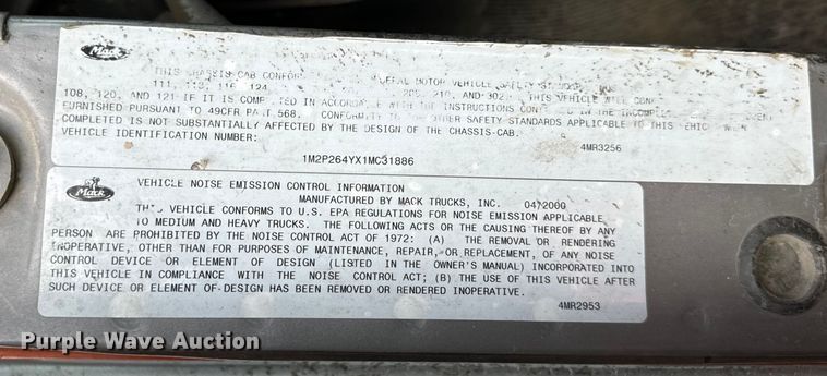 image for item DV5791 2001 Mack  RD690S semi truck