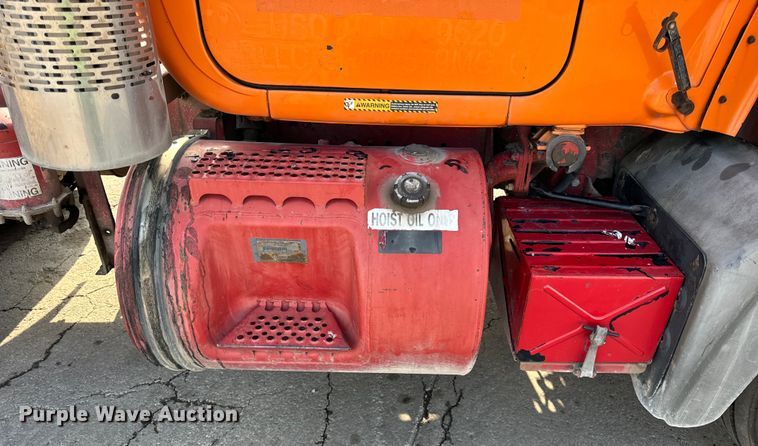 image for item DV5792 2003 Mack  RD688S semi truck