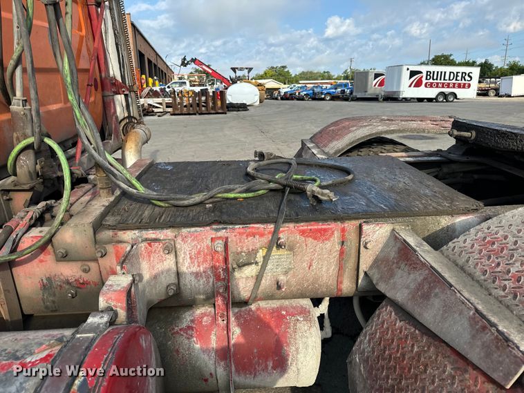 image for item DV5792 2003 Mack  RD688S semi truck