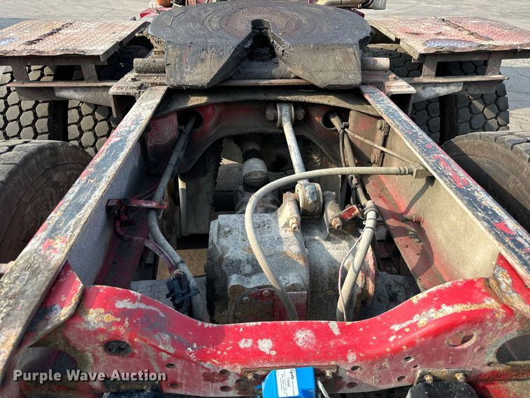 image for item DV5792 2003 Mack  RD688S semi truck