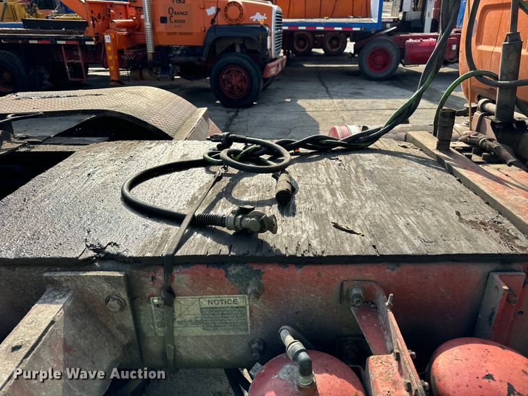 image for item DV5792 2003 Mack  RD688S semi truck