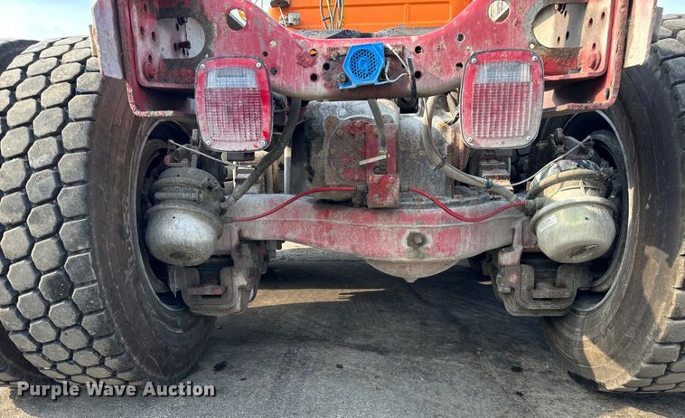 image for item DV5792 2003 Mack  RD688S semi truck