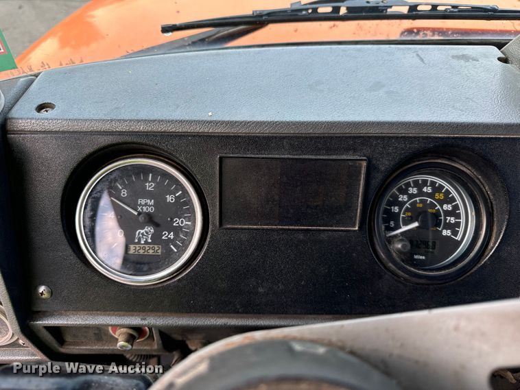 image for item DV5792 2003 Mack  RD688S semi truck