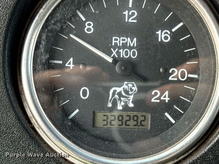 image for item DV5792 2003 Mack  RD688S semi truck