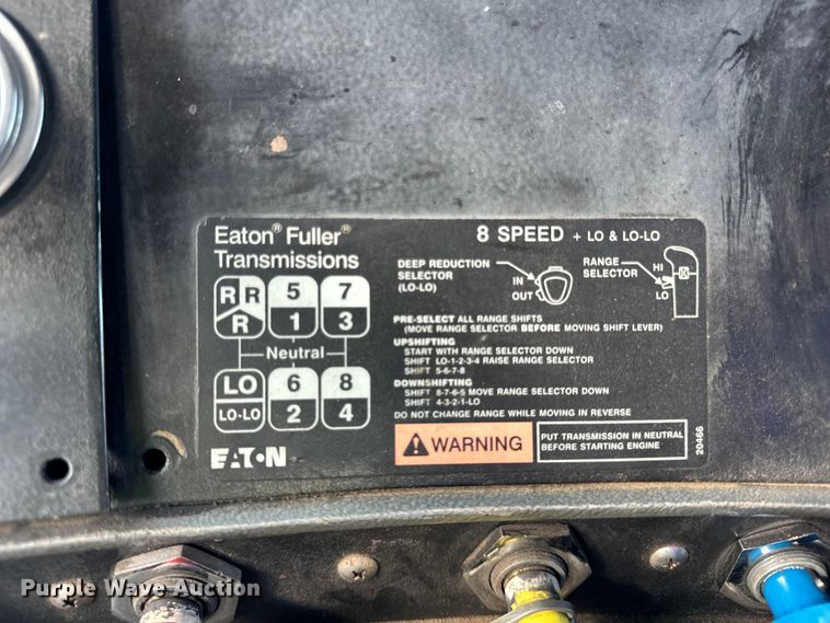 image for item DV5792 2003 Mack  RD688S semi truck