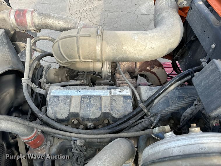 image for item DV5792 2003 Mack  RD688S semi truck