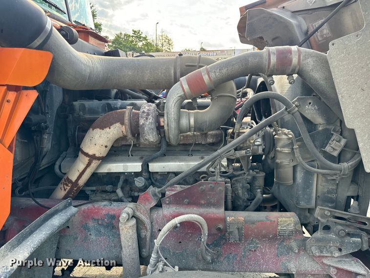 image for item DV5792 2003 Mack  RD688S semi truck