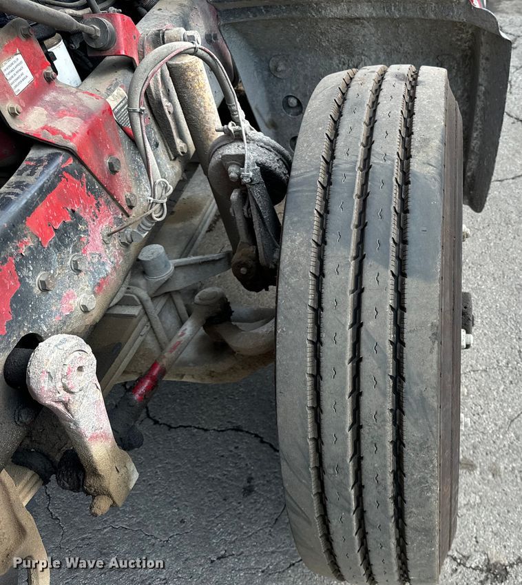 image for item DV5792 2003 Mack  RD688S semi truck