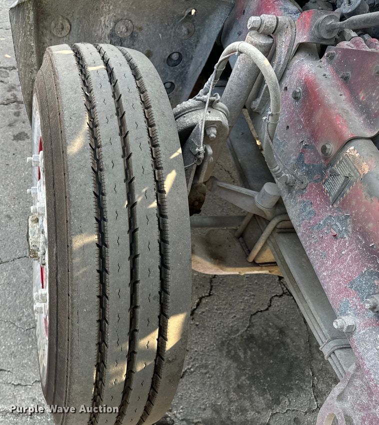 image for item DV5792 2003 Mack  RD688S semi truck