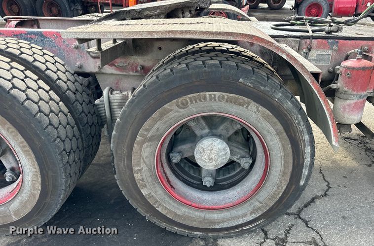 image for item DV5792 2003 Mack  RD688S semi truck