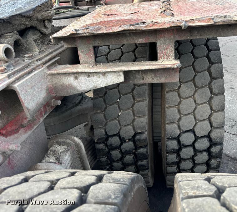 image for item DV5792 2003 Mack  RD688S semi truck