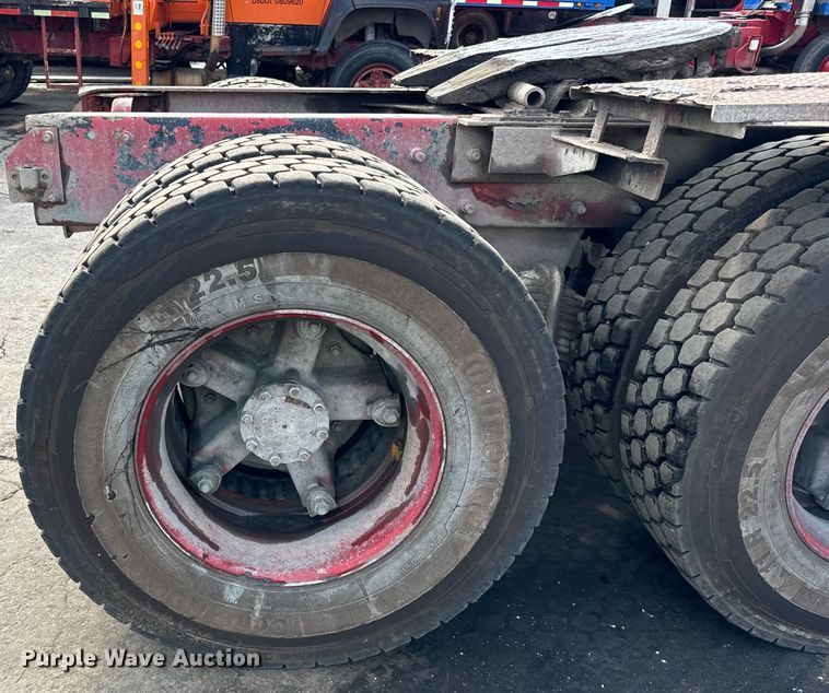 image for item DV5792 2003 Mack  RD688S semi truck