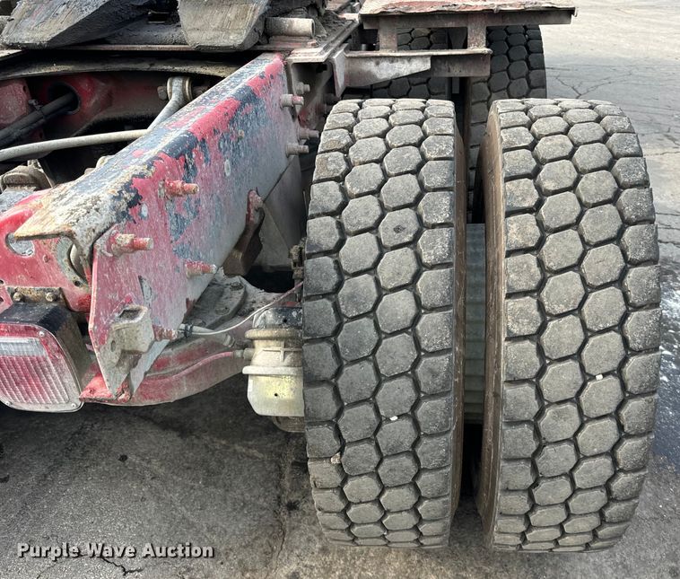 image for item DV5792 2003 Mack  RD688S semi truck