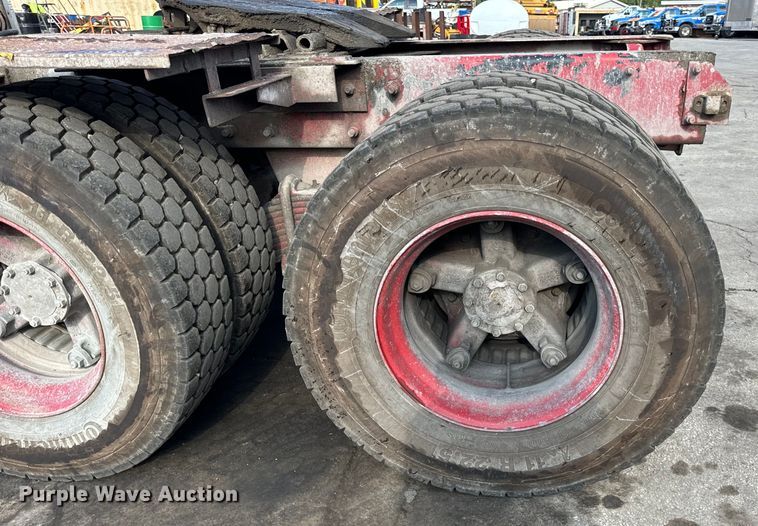 image for item DV5792 2003 Mack  RD688S semi truck