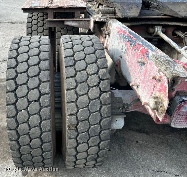 image for item DV5792 2003 Mack  RD688S semi truck