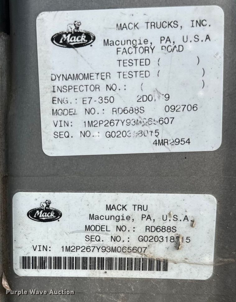 image for item DV5792 2003 Mack  RD688S semi truck