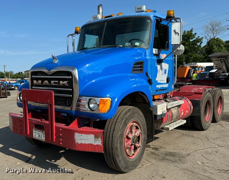 image for item DV5797 2004 Mack  CV713 semi truck