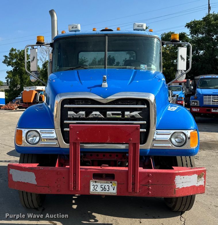 image for item DV5797 2004 Mack  CV713 semi truck