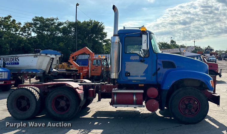 image for item DV5797 2004 Mack  CV713 semi truck