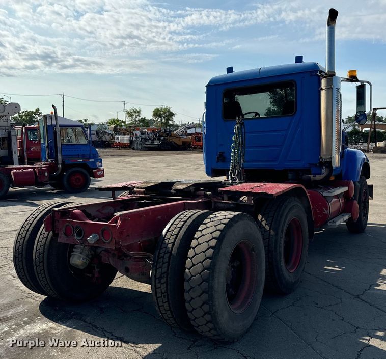 image for item DV5797 2004 Mack  CV713 semi truck