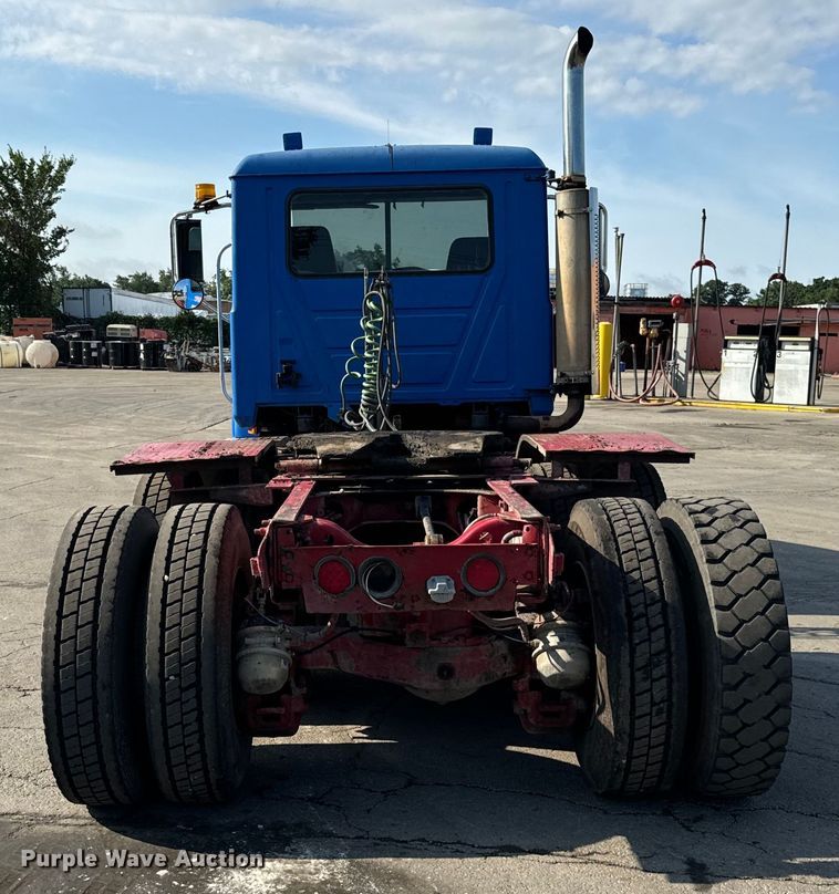 image for item DV5797 2004 Mack  CV713 semi truck