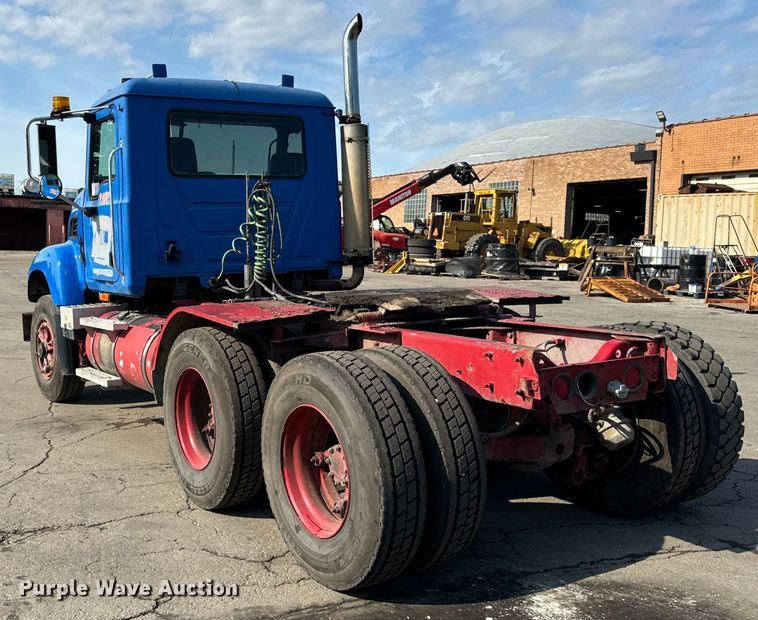 image for item DV5797 2004 Mack  CV713 semi truck