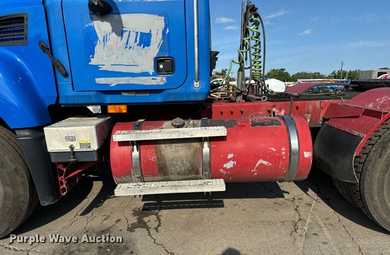 image for item DV5797 2004 Mack  CV713 semi truck