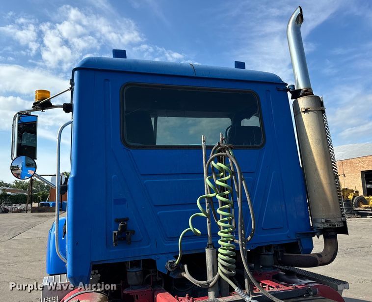 image for item DV5797 2004 Mack  CV713 semi truck