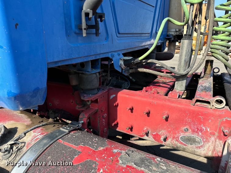 image for item DV5797 2004 Mack  CV713 semi truck