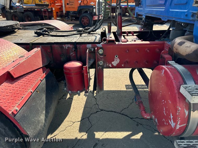 image for item DV5797 2004 Mack  CV713 semi truck