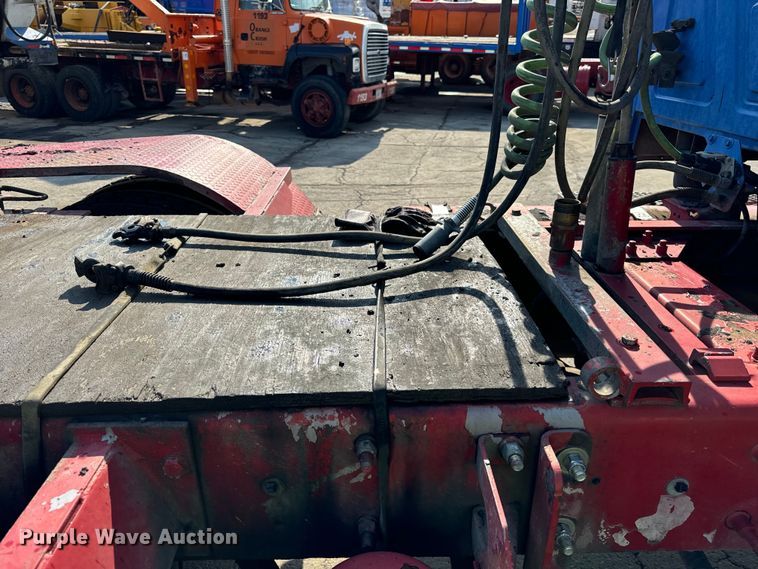 image for item DV5797 2004 Mack  CV713 semi truck